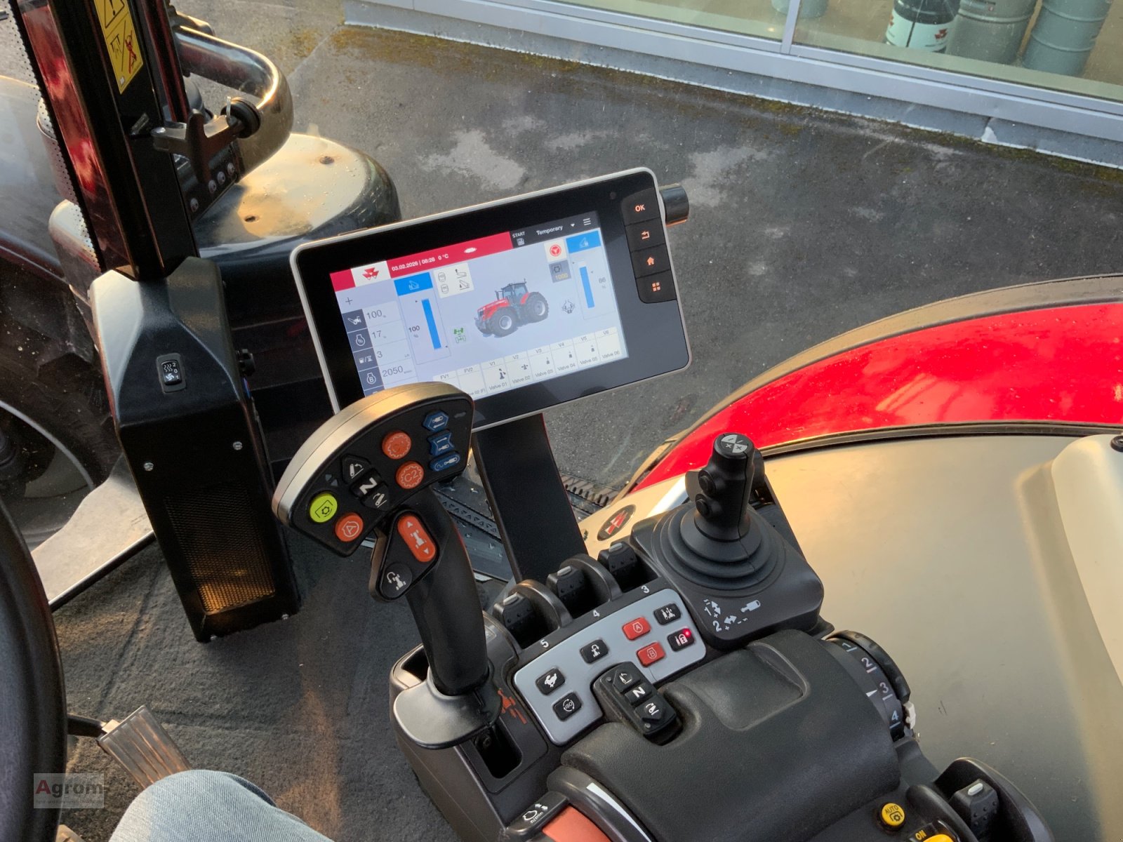 Traktor typu Massey Ferguson 8740 S Dyna VT Exclusive, Gebrauchtmaschine v Herrenberg-Gültstein (Obrázek 17)