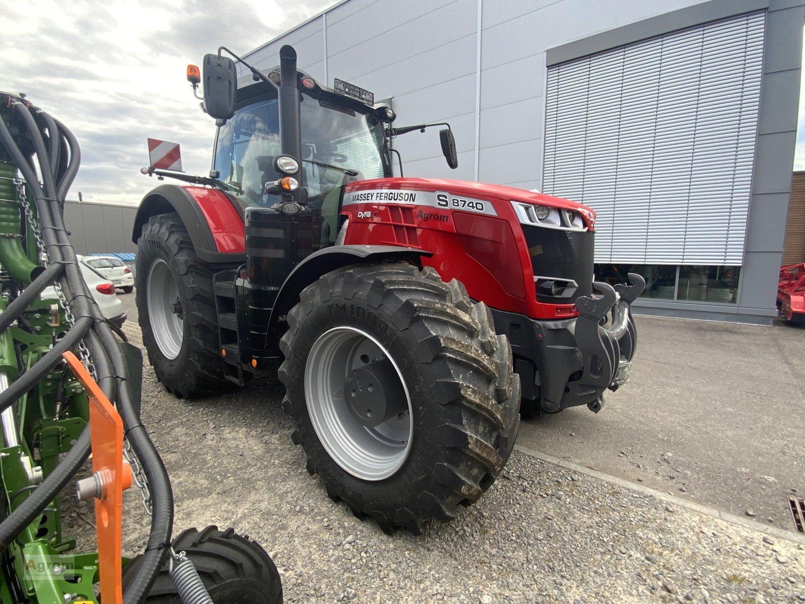 Traktor des Typs Massey Ferguson 8740 S Dyna VT Exclusive, Neumaschine in Herrenberg-Gültstein (Bild 1)