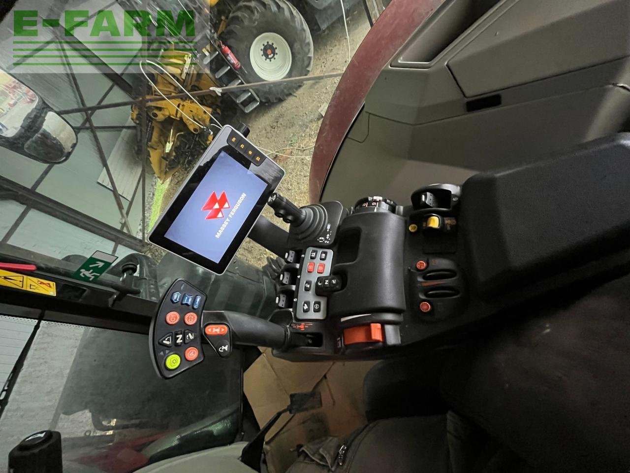 Traktor Türe ait Massey Ferguson 8740S Dyna-VT, Gebrauchtmaschine içinde Hamburg (resim 3)