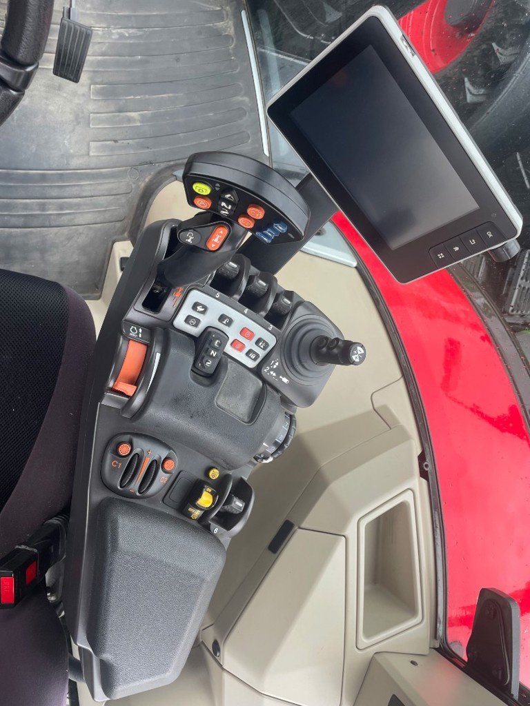 Traktor des Typs Massey Ferguson 8740S, Gebrauchtmaschine in Schaffhausen (Bild 3)