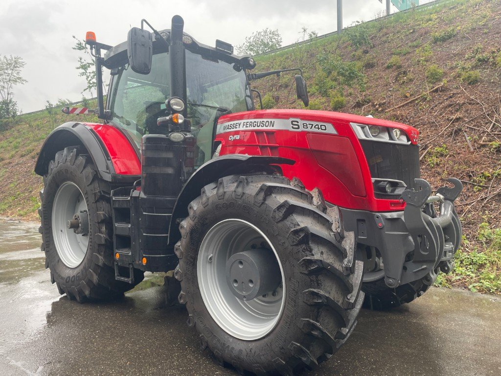Traktor des Typs Massey Ferguson 8740S, Gebrauchtmaschine in Schaffhausen (Bild 1)