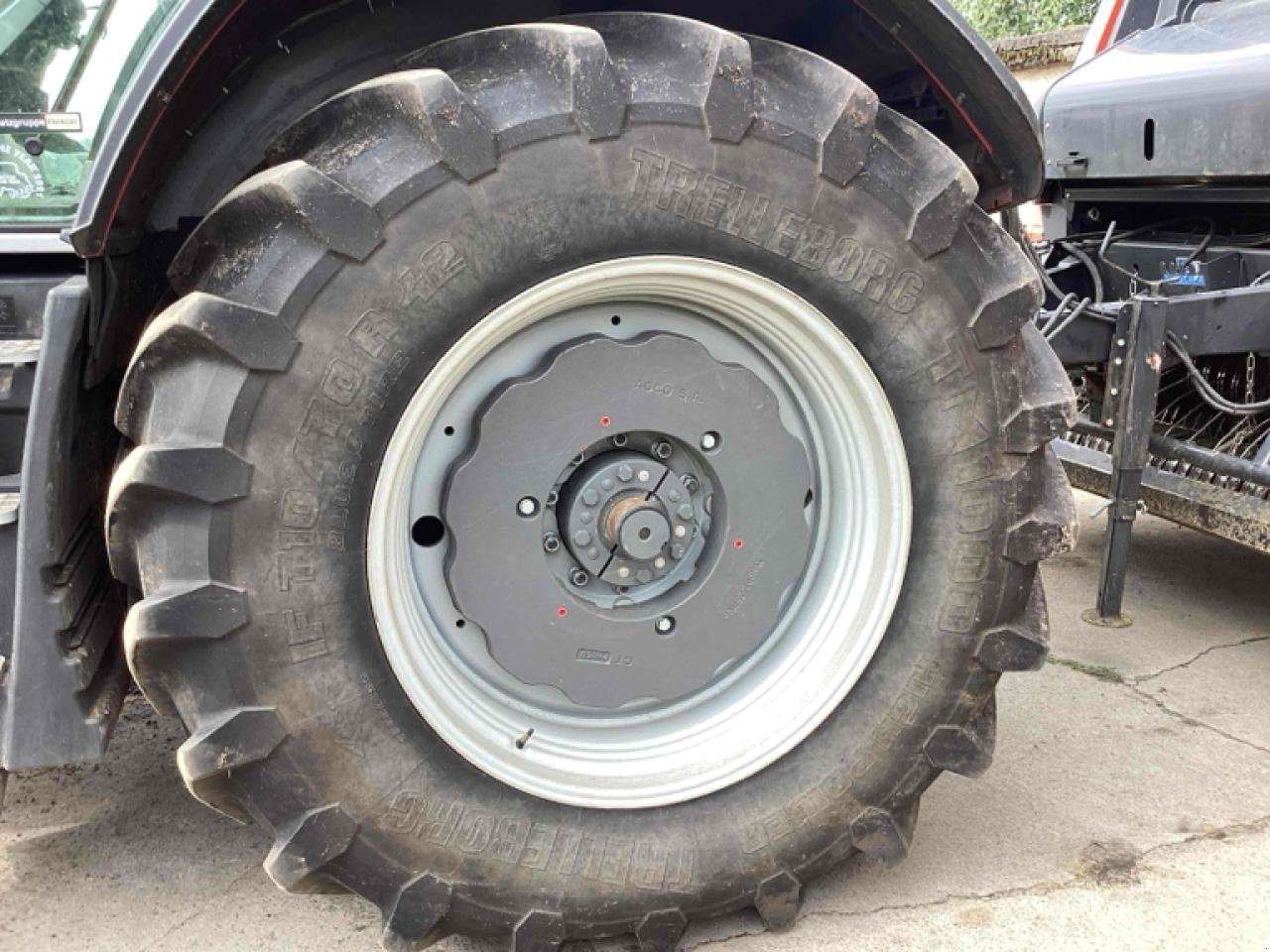 Traktor типа Massey Ferguson 8S 265 e power, Gebrauchtmaschine в Könnern (Фотография 3)