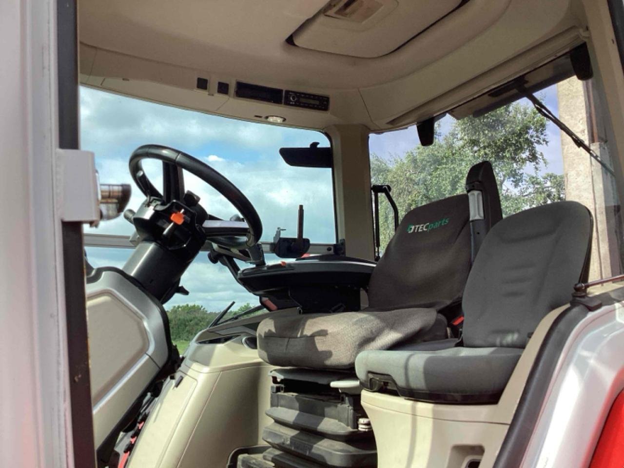 Traktor типа Massey Ferguson 8S 265 e power, Gebrauchtmaschine в Könnern (Фотография 5)