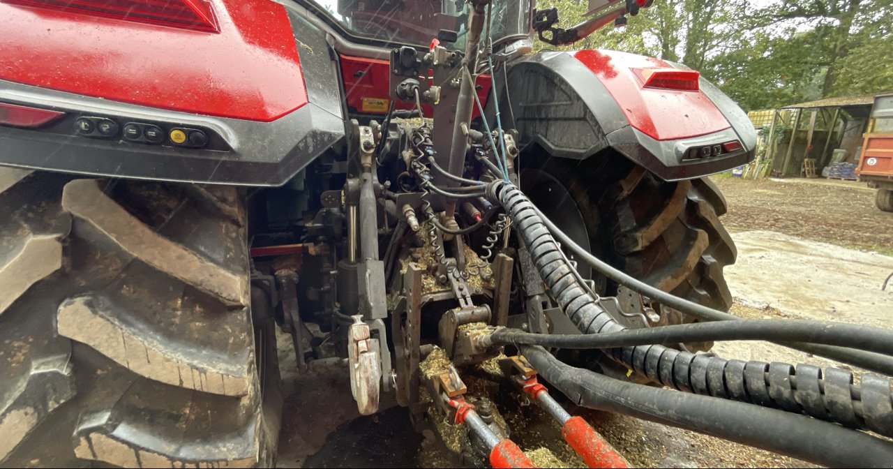 Traktor des Typs Massey Ferguson 8S.205 D7 EFF, Gebrauchtmaschine in JOSSELIN (Bild 8)