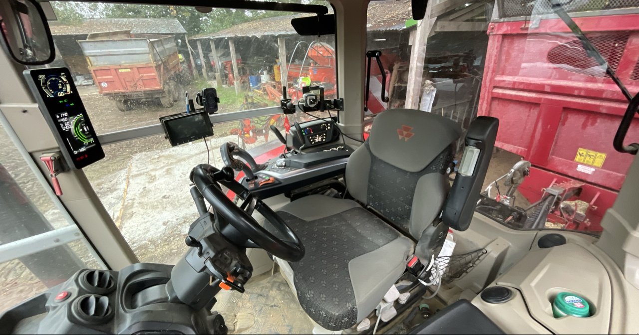 Traktor des Typs Massey Ferguson 8S.205 D7 EFF, Gebrauchtmaschine in JOSSELIN (Bild 7)