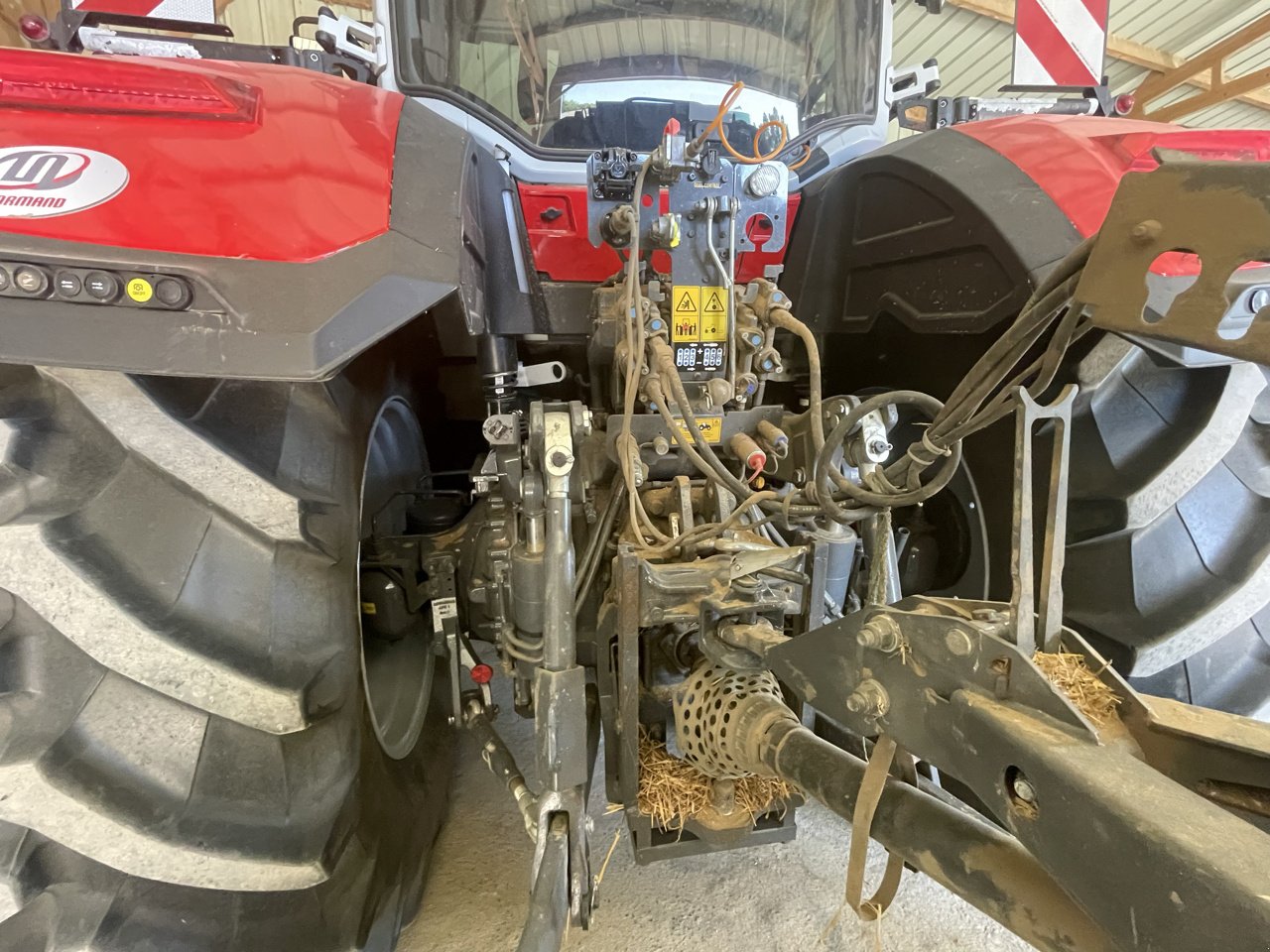 Traktor des Typs Massey Ferguson 8S.205 D7, Gebrauchtmaschine in JOSSELIN (Bild 4)