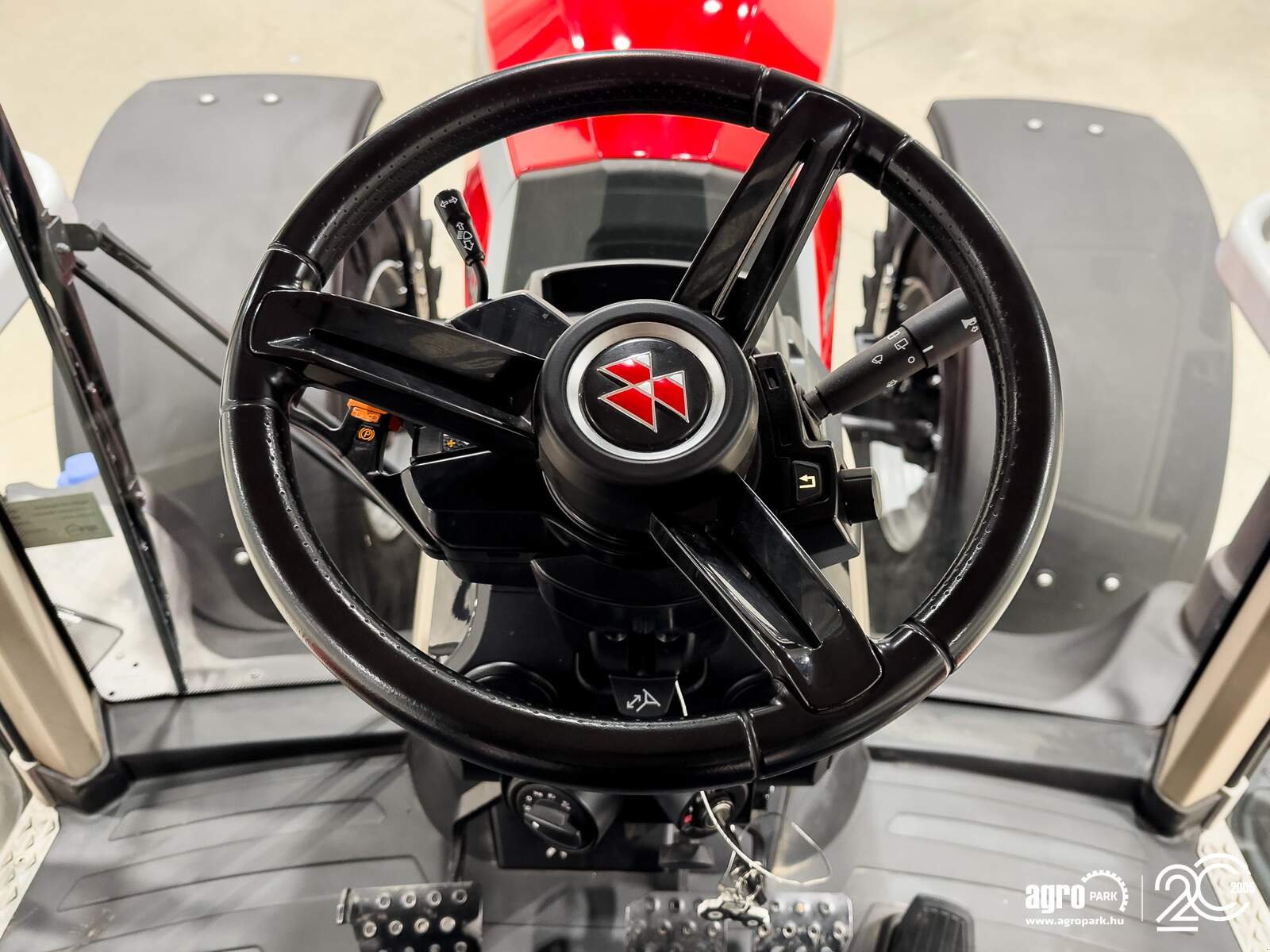 Traktor tip Massey Ferguson 8S.205 EFD7, Gebrauchtmaschine in Csengele (Poză 26)