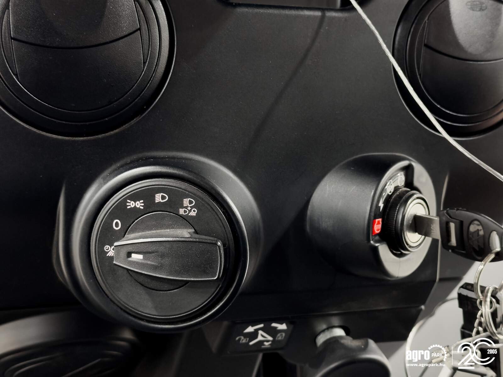 Traktor tip Massey Ferguson 8S.205 EFD7, Gebrauchtmaschine in Csengele (Poză 28)