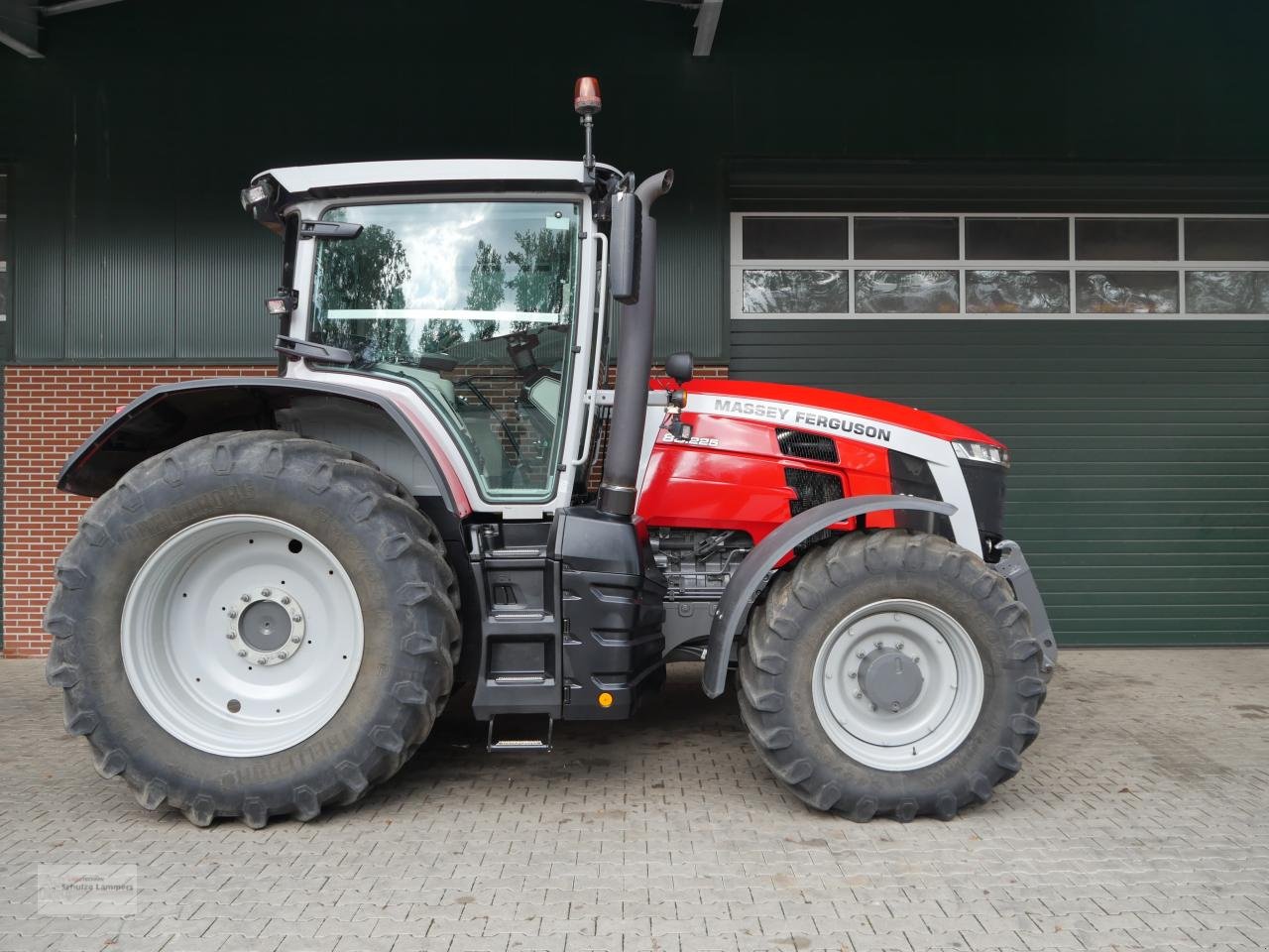 Traktor van het type Massey Ferguson 8S.225 Dyna-7, Gebrauchtmaschine in Borken (Foto 4)