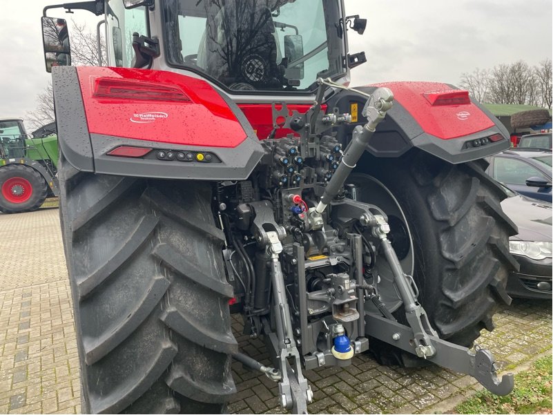 Traktor of the type Massey Ferguson 8S.225 Dyna-VT EXCLUSIVE, Neumaschine in Voitze (Picture 4)