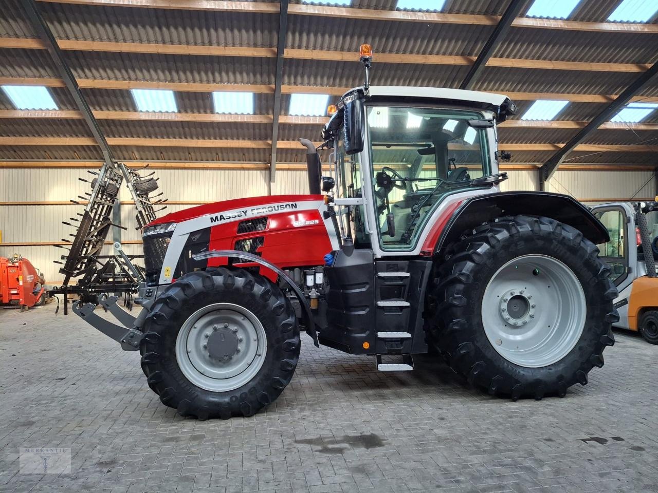 Traktor Türe ait Massey Ferguson 8S.225, Gebrauchtmaschine içinde Pragsdorf (resim 2)