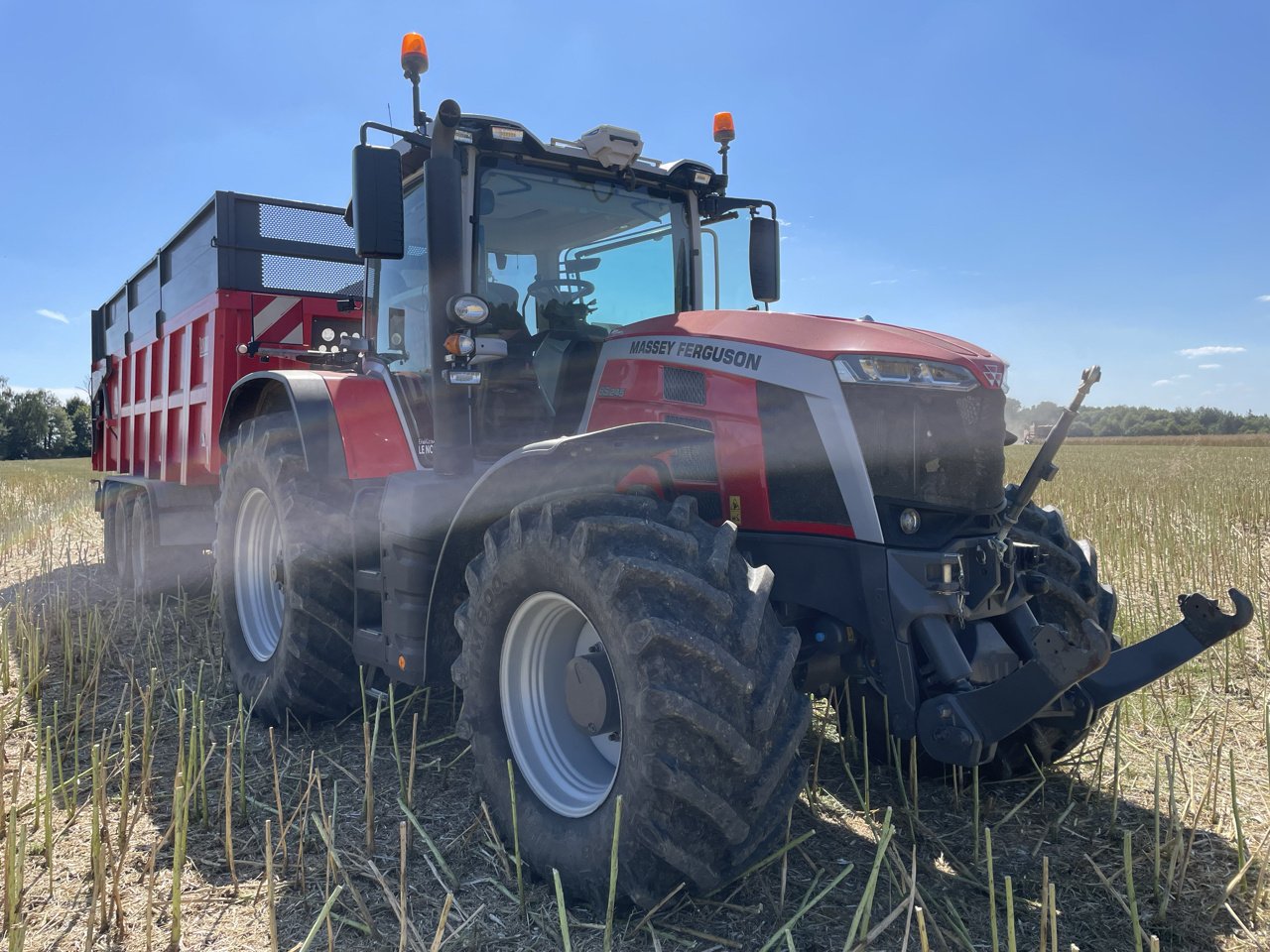 Traktor of the type Massey Ferguson 8S.245 D7, Gebrauchtmaschine in JOSSELIN (Picture 2)