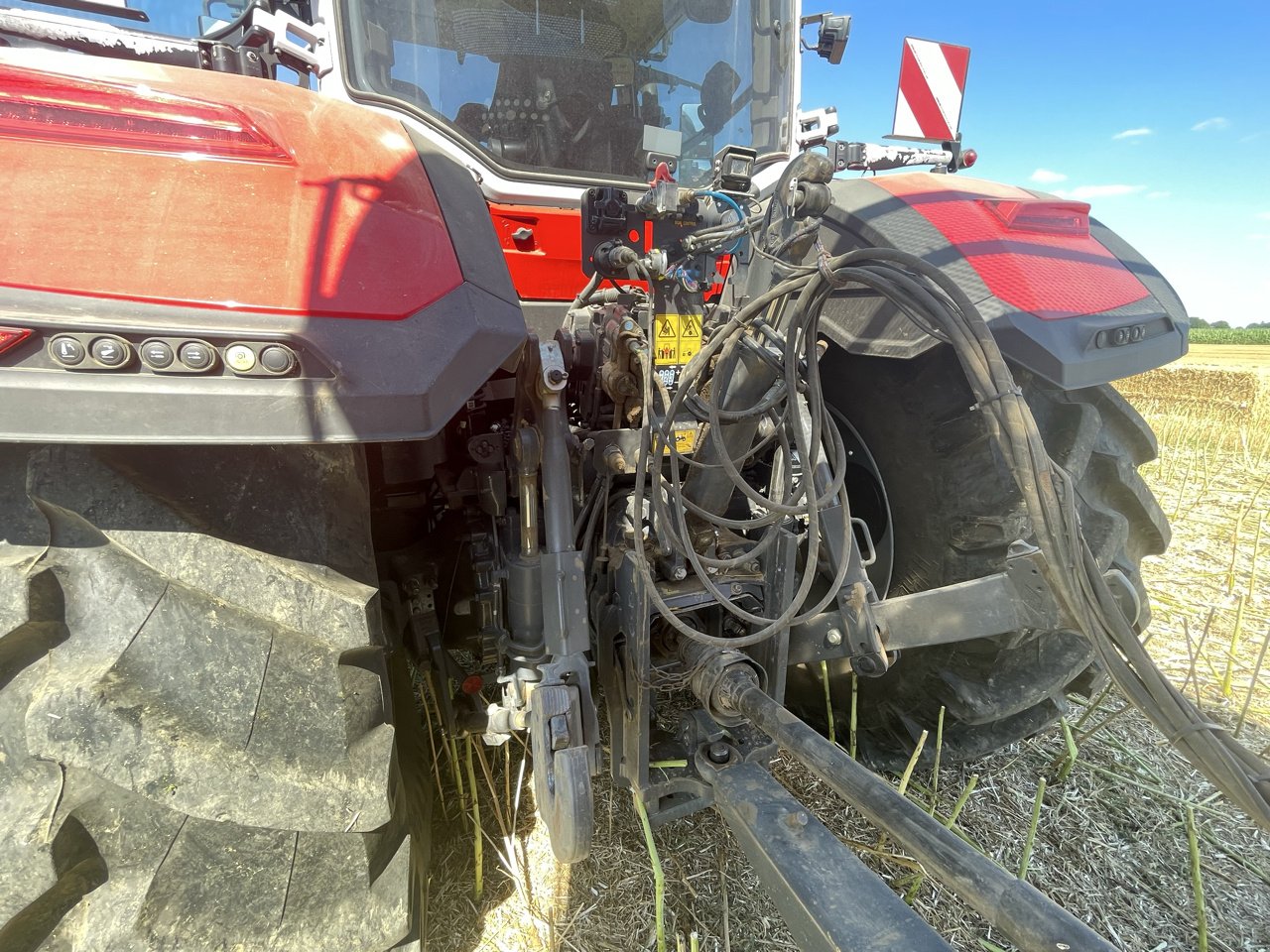 Traktor of the type Massey Ferguson 8S.245 D7, Gebrauchtmaschine in JOSSELIN (Picture 4)