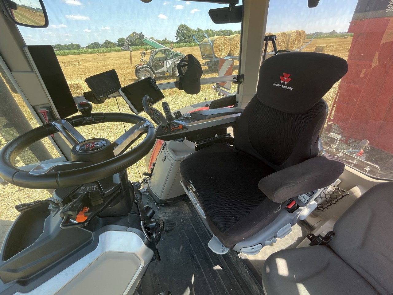 Traktor Türe ait Massey Ferguson 8S.245, Gebrauchtmaschine içinde JOSSELIN (resim 7)