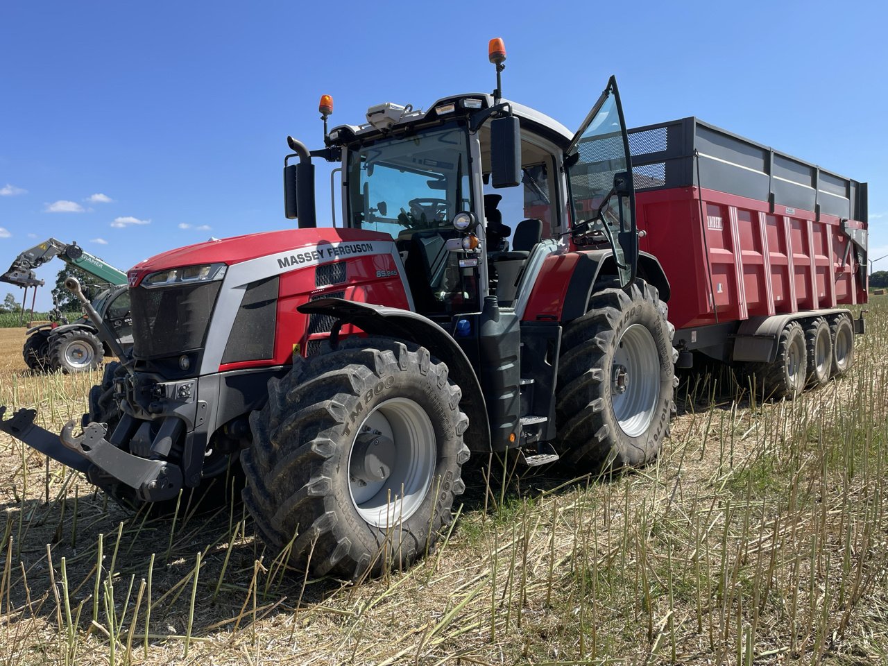 Traktor Türe ait Massey Ferguson 8S.245, Gebrauchtmaschine içinde JOSSELIN (resim 1)