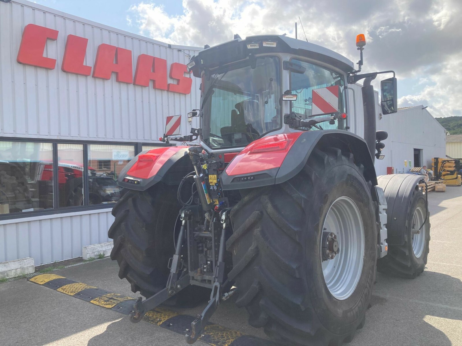 Traktor tipa Massey Ferguson 8S.245, Gebrauchtmaschine u BLENDECQUES (Slika 5)