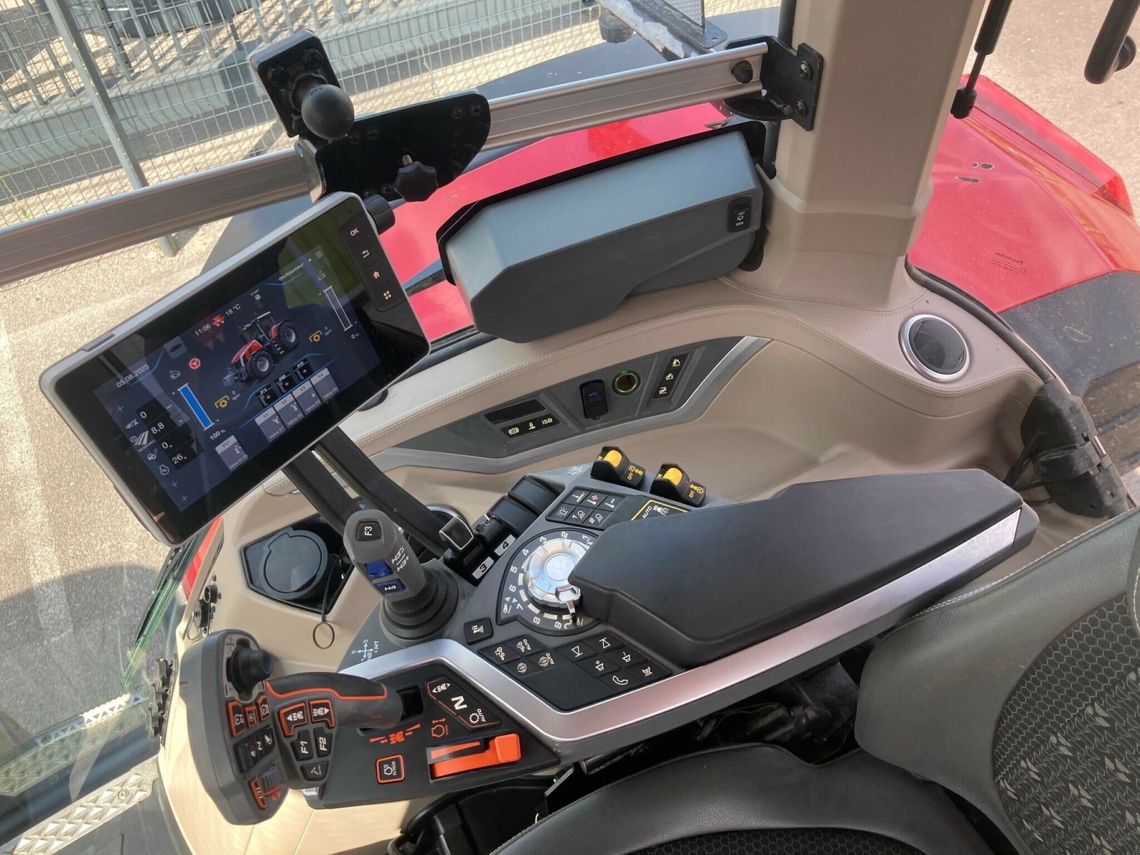 Traktor tipa Massey Ferguson 8S.245, Gebrauchtmaschine u BLENDECQUES (Slika 7)