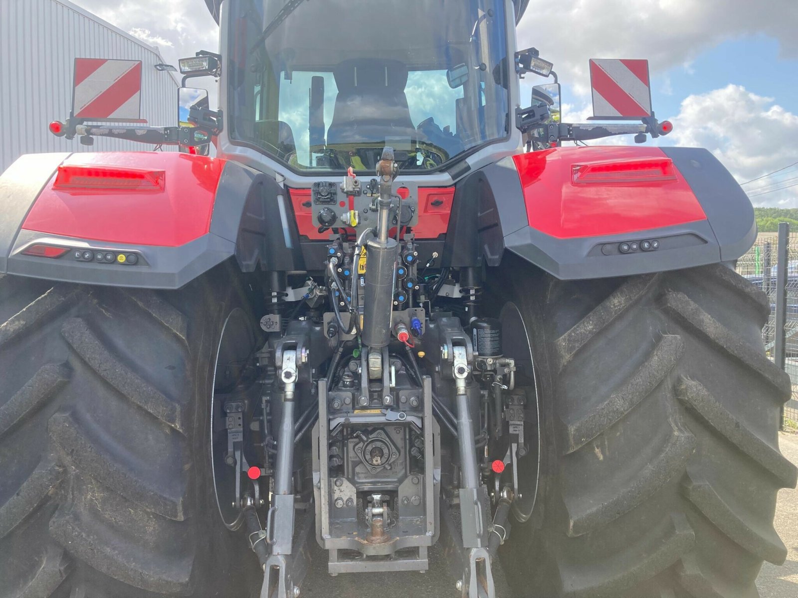 Traktor tipa Massey Ferguson 8S.245, Gebrauchtmaschine u BLENDECQUES (Slika 4)