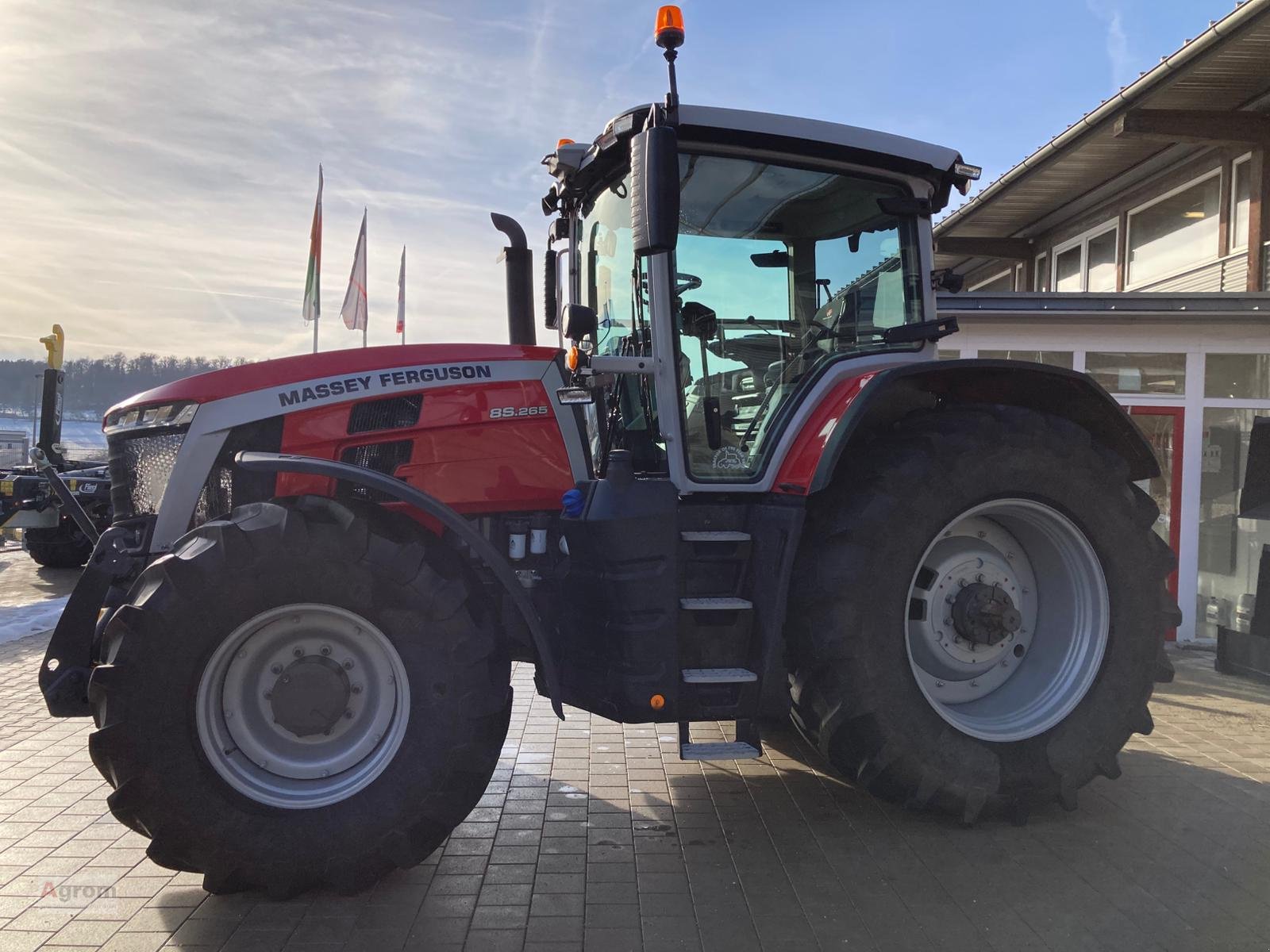 Traktor vrste Massey Ferguson 8S.265 DYNA E-POWER, Gebrauchtmaschine v Münsingen (Slika 2)
