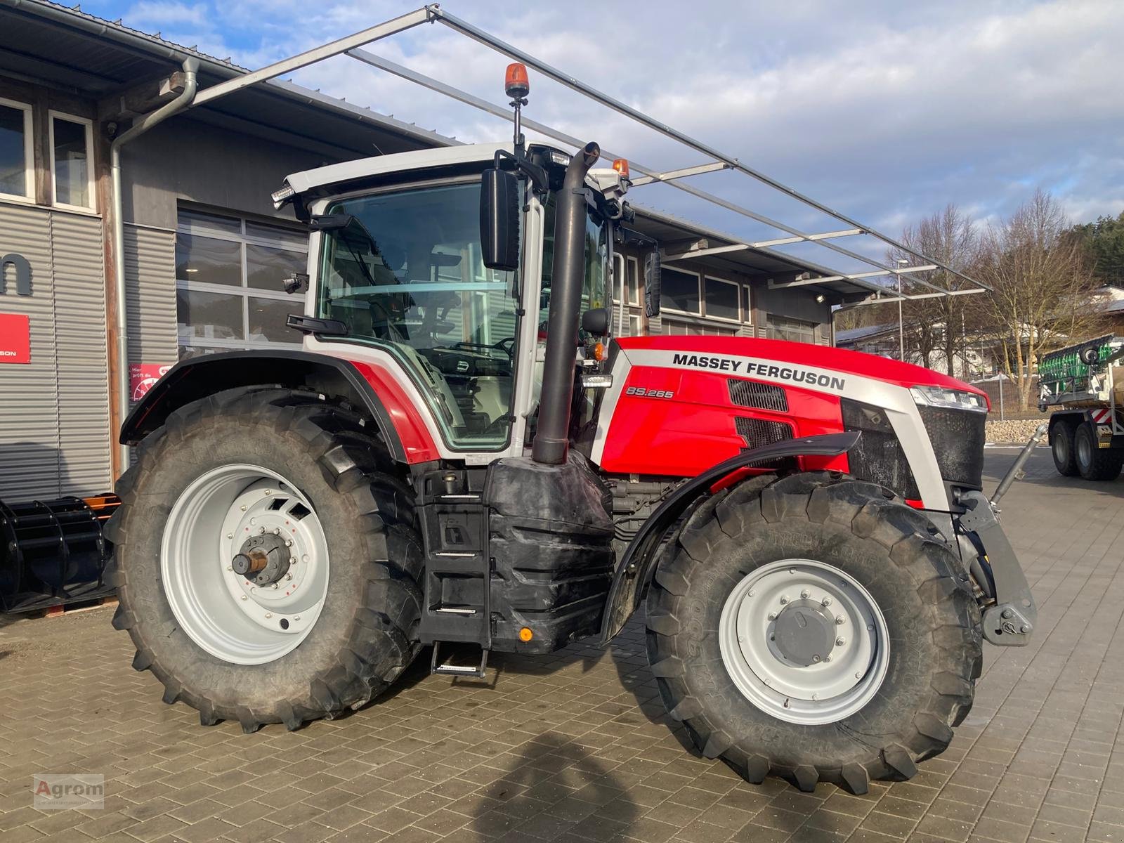 Traktor vrste Massey Ferguson 8S.265 DYNA E-POWER, Gebrauchtmaschine v Münsingen (Slika 8)