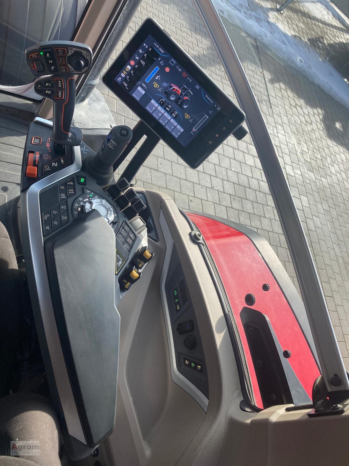 Traktor vrste Massey Ferguson 8S.265 DYNA E-POWER, Gebrauchtmaschine v Münsingen (Slika 18)