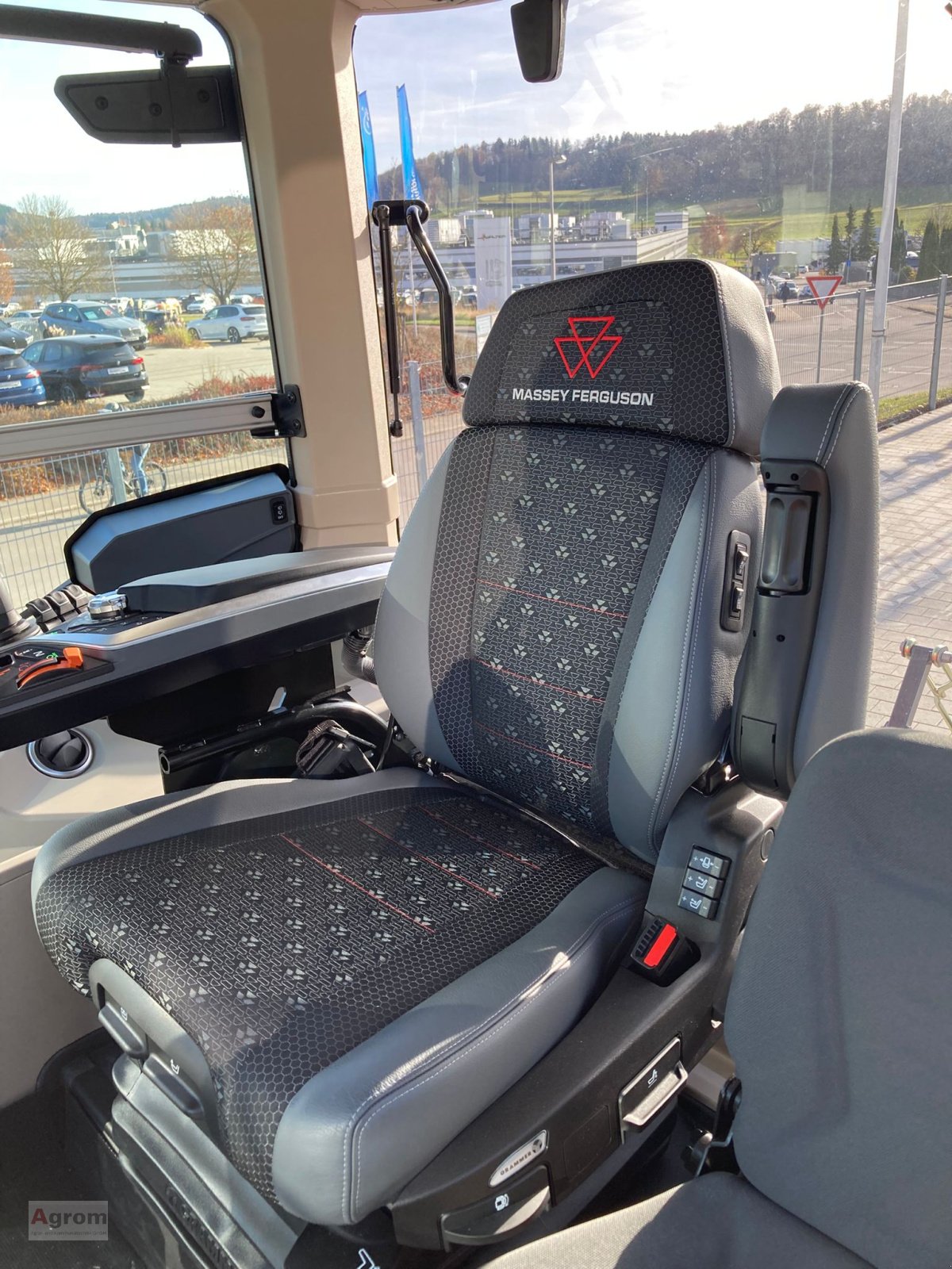 Traktor tipa Massey Ferguson 8S.265 Dyna VT, Neumaschine u Münsingen (Slika 14)