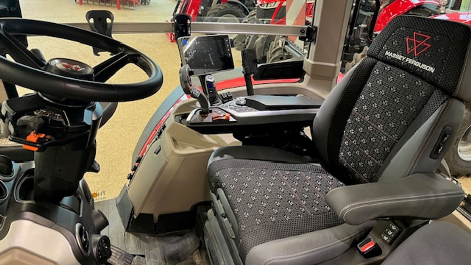 Traktor του τύπου Massey Ferguson 8S.305 Dyna VT  Danmarks måske laveste rente!!!, Gebrauchtmaschine σε Nimtofte (Φωτογραφία 3)