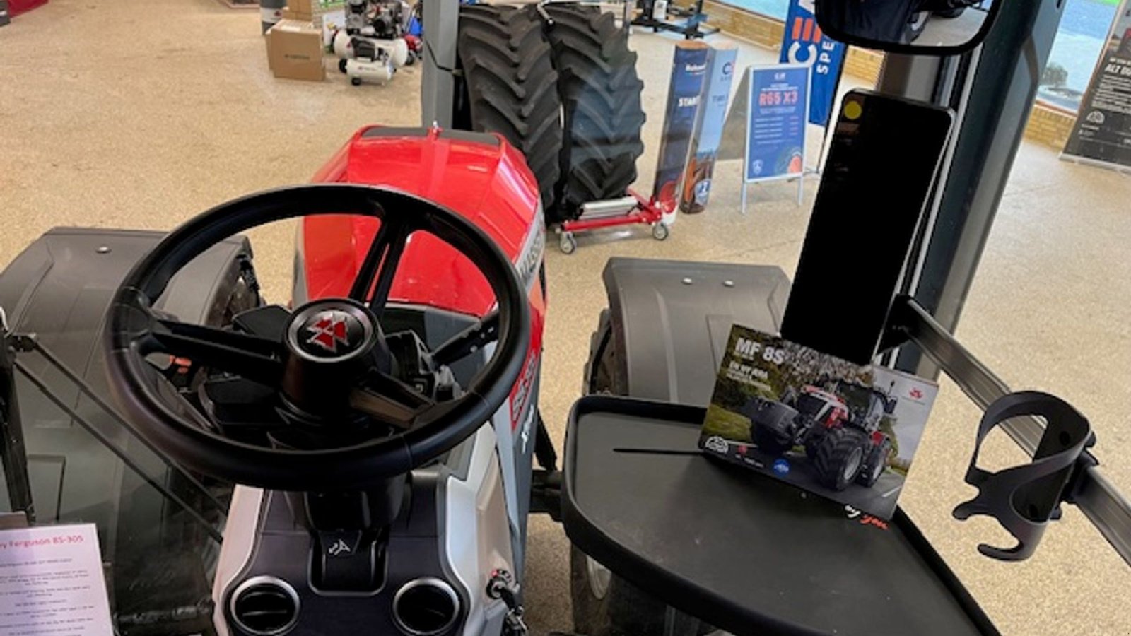 Traktor του τύπου Massey Ferguson 8S.305 Dyna VT  Danmarks måske laveste rente!!!, Gebrauchtmaschine σε Nimtofte (Φωτογραφία 4)