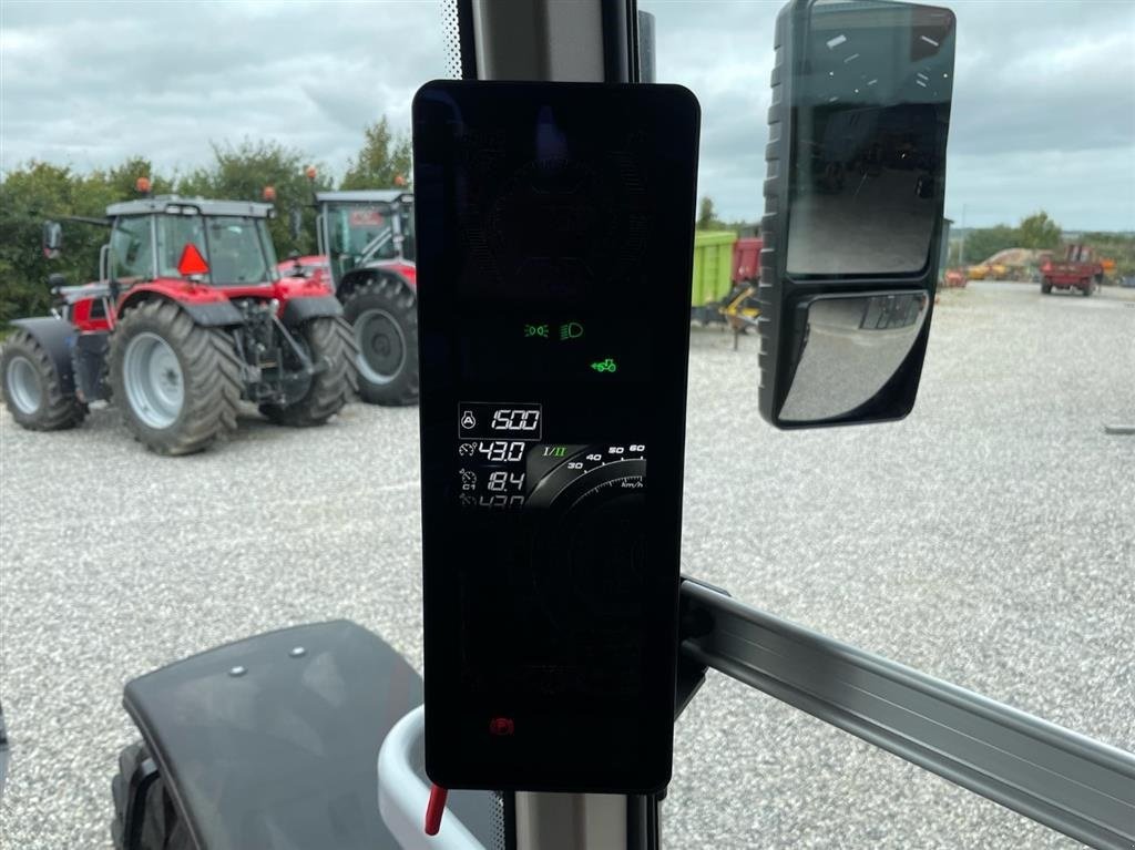 Traktor от тип Massey Ferguson 8S.305 Dyna VT Demo kørt 230 timer, Gebrauchtmaschine в Hadsten (Снимка 18)