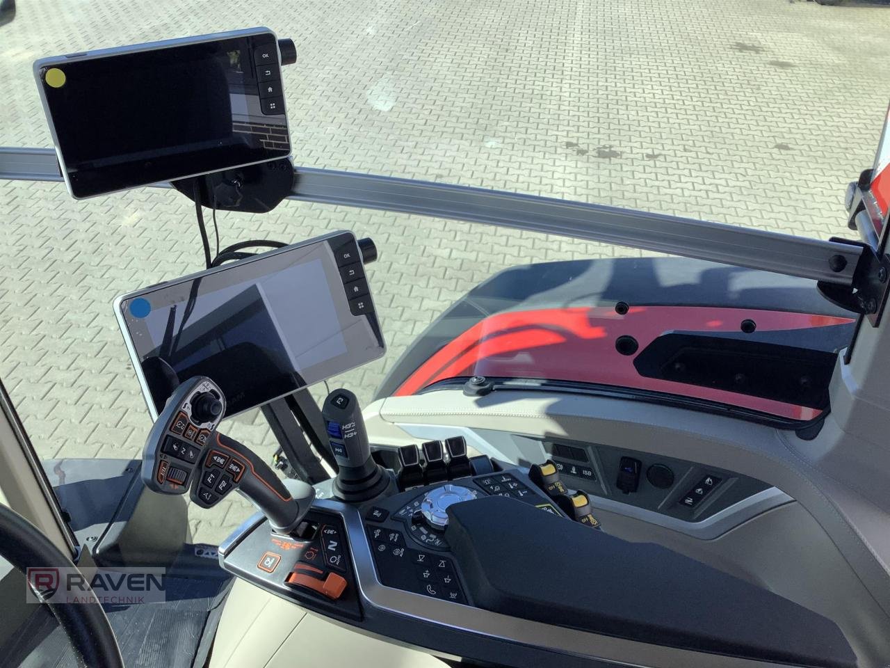 Traktor des Typs Massey Ferguson 8S.305 Dyna-VT Exclusive, Neumaschine in Sulingen (Bild 9)