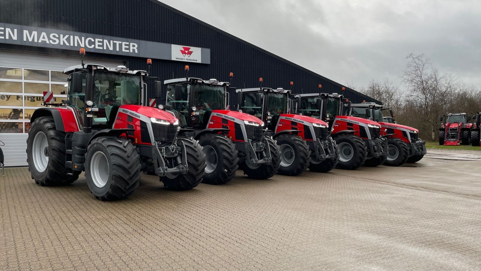 Traktor of the type Massey Ferguson 8S.305 Dyna VT Exclusive, Gebrauchtmaschine in Hjørring (Picture 4)