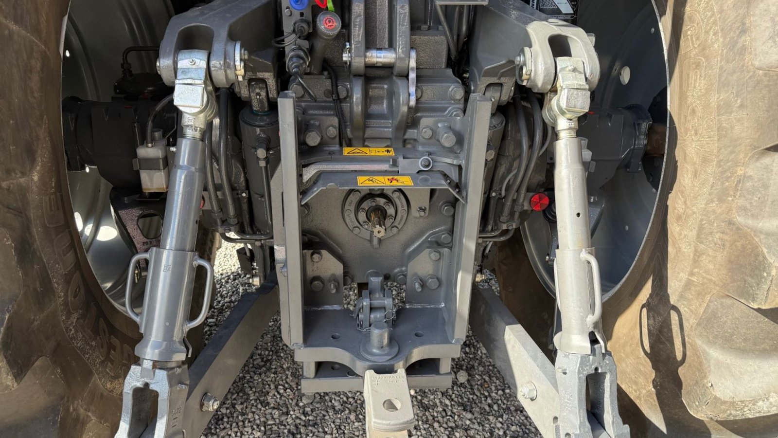 Traktor типа Massey Ferguson 8S.305 Dyna VT, Gebrauchtmaschine в Hadsten (Фотография 9)