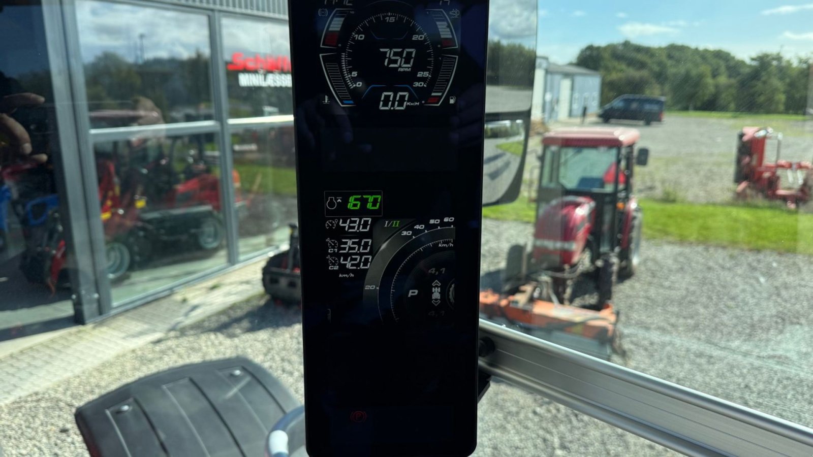 Traktor типа Massey Ferguson 8S.305 Dyna VT, Gebrauchtmaschine в Hadsten (Фотография 19)