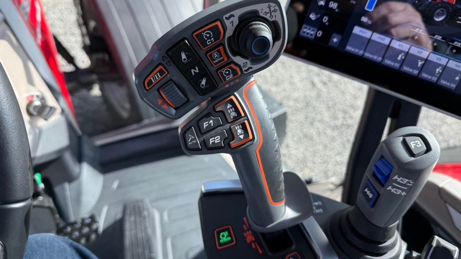 Traktor типа Massey Ferguson 8S.305 Dyna VT, Gebrauchtmaschine в Hadsten (Фотография 22)