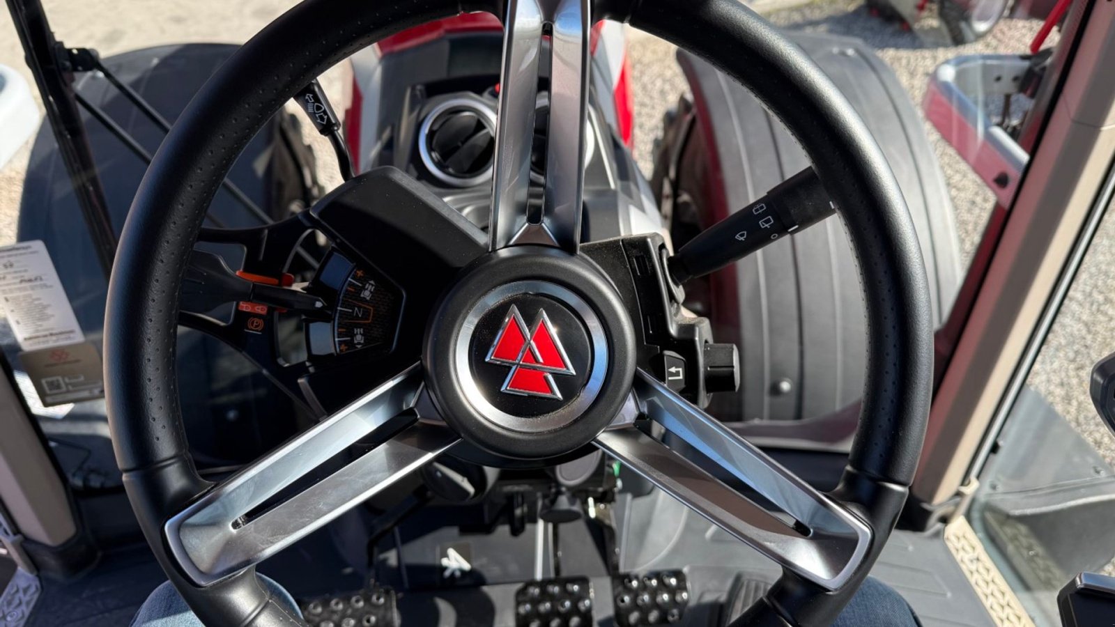 Traktor типа Massey Ferguson 8S.305 Dyna VT, Gebrauchtmaschine в Hadsten (Фотография 16)