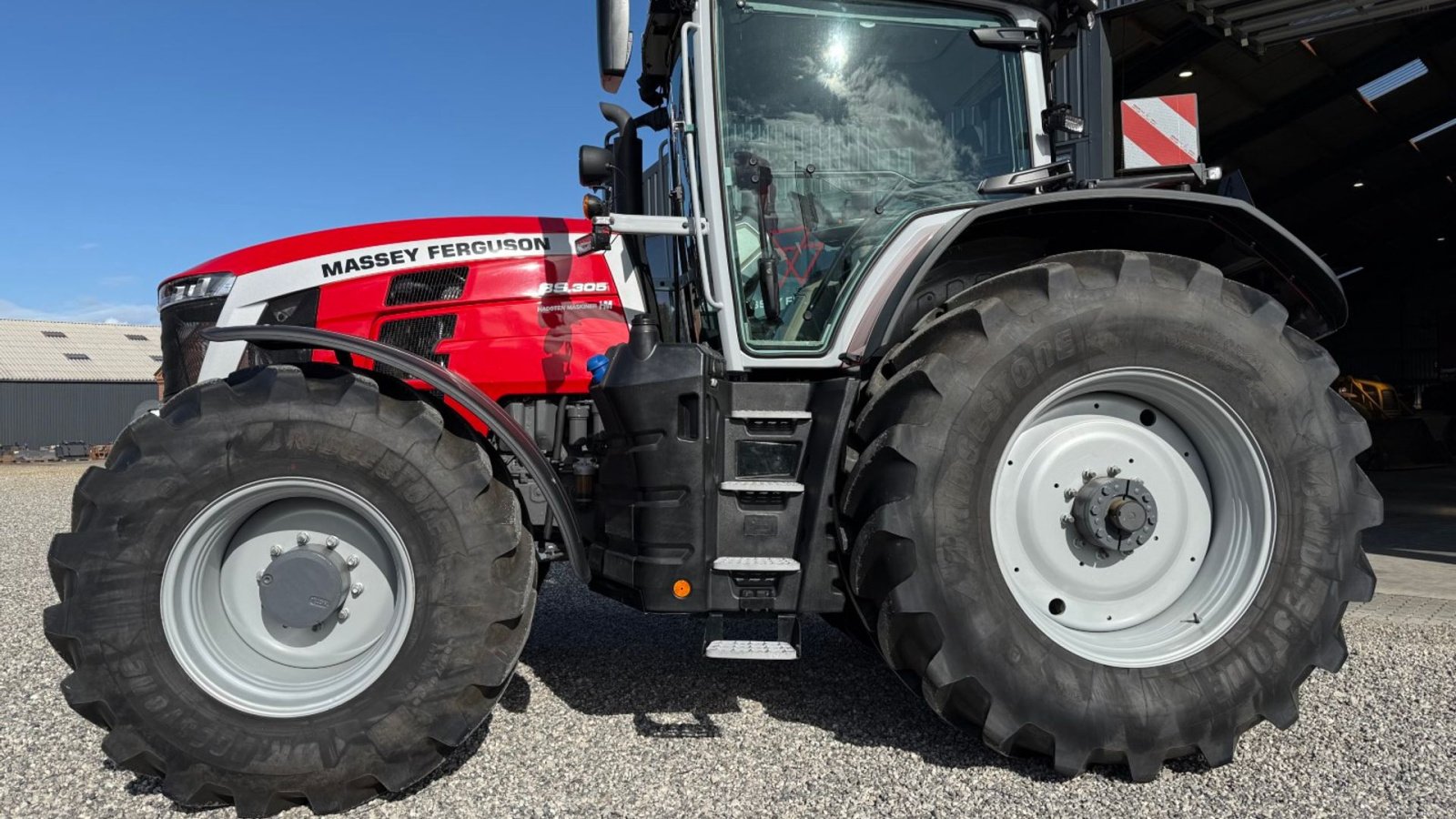Traktor типа Massey Ferguson 8S.305 Dyna VT, Gebrauchtmaschine в Hadsten (Фотография 3)