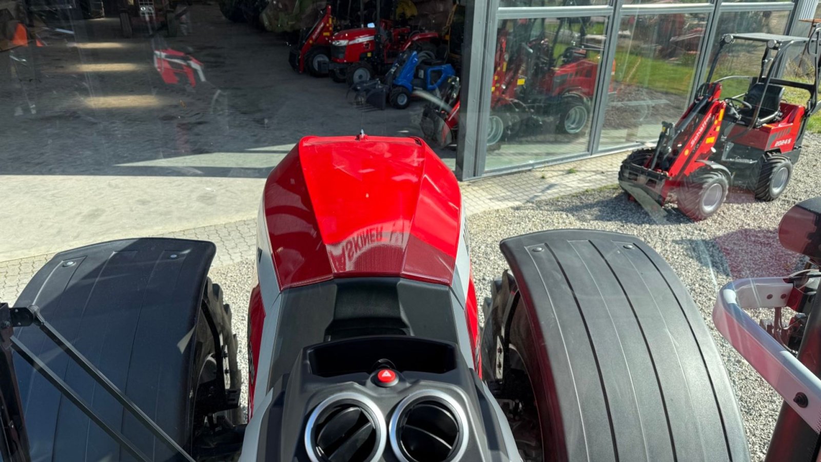 Traktor типа Massey Ferguson 8S.305 Dyna VT, Gebrauchtmaschine в Hadsten (Фотография 17)