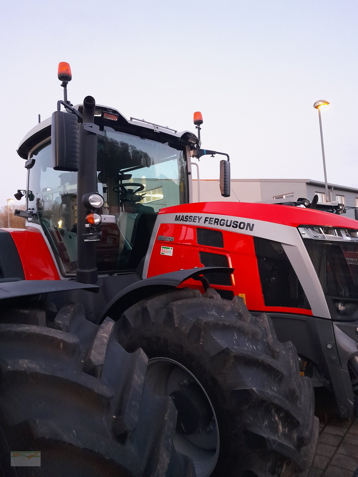 Traktor του τύπου Massey Ferguson 8S.305 Dyna VT, Neumaschine σε Ingelfingen-Stachenhausen (Φωτογραφία 1)