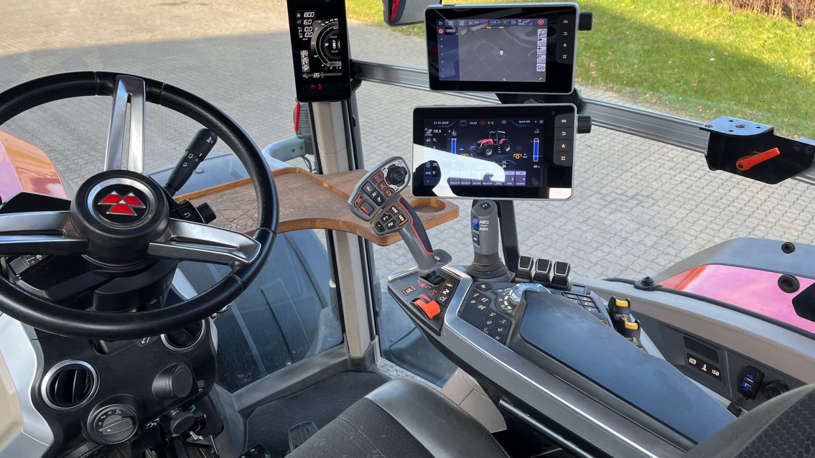 Traktor typu Massey Ferguson 8S.305 Dyna VT, Gebrauchtmaschine v Toftlund (Obrázok 11)