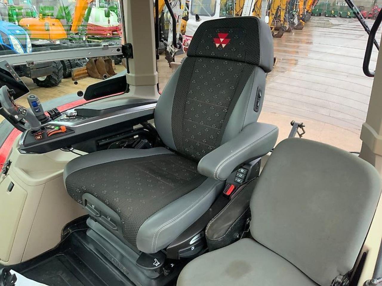 Traktor typu Massey Ferguson 8s.305 tractor (st25290), Gebrauchtmaschine v SHAFTESBURY (Obrázek 18)