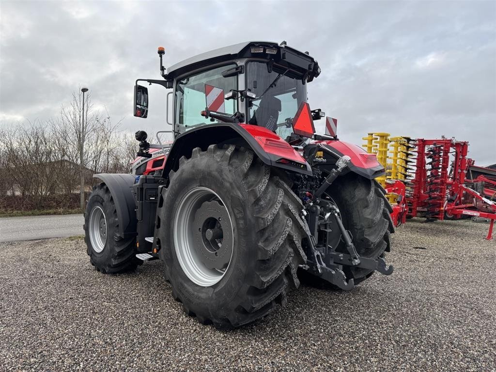 Traktor типа Massey Ferguson 9S.425 Dyna VT Exclusive Finansiering fra 1,5 %, Gebrauchtmaschine в Hadsten (Фотография 3)