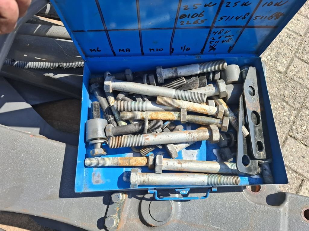 Traktor des Typs Massey Ferguson AANBOUWDELEN 5600-5700 SERIE, Gebrauchtmaschine in MARIENHEEM (Bild 7)