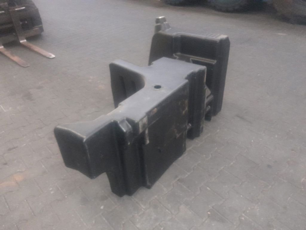 Traktor des Typs Massey Ferguson BRANDSTOFTANK 64-7400 SERIE 6 CIL., Gebrauchtmaschine in MARIENHEEM (Bild 2)