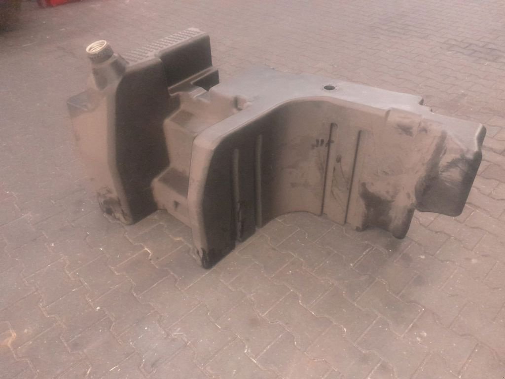 Traktor des Typs Massey Ferguson BRANDSTOFTANK 64-7400 SERIE 6 CIL., Gebrauchtmaschine in MARIENHEEM (Bild 3)