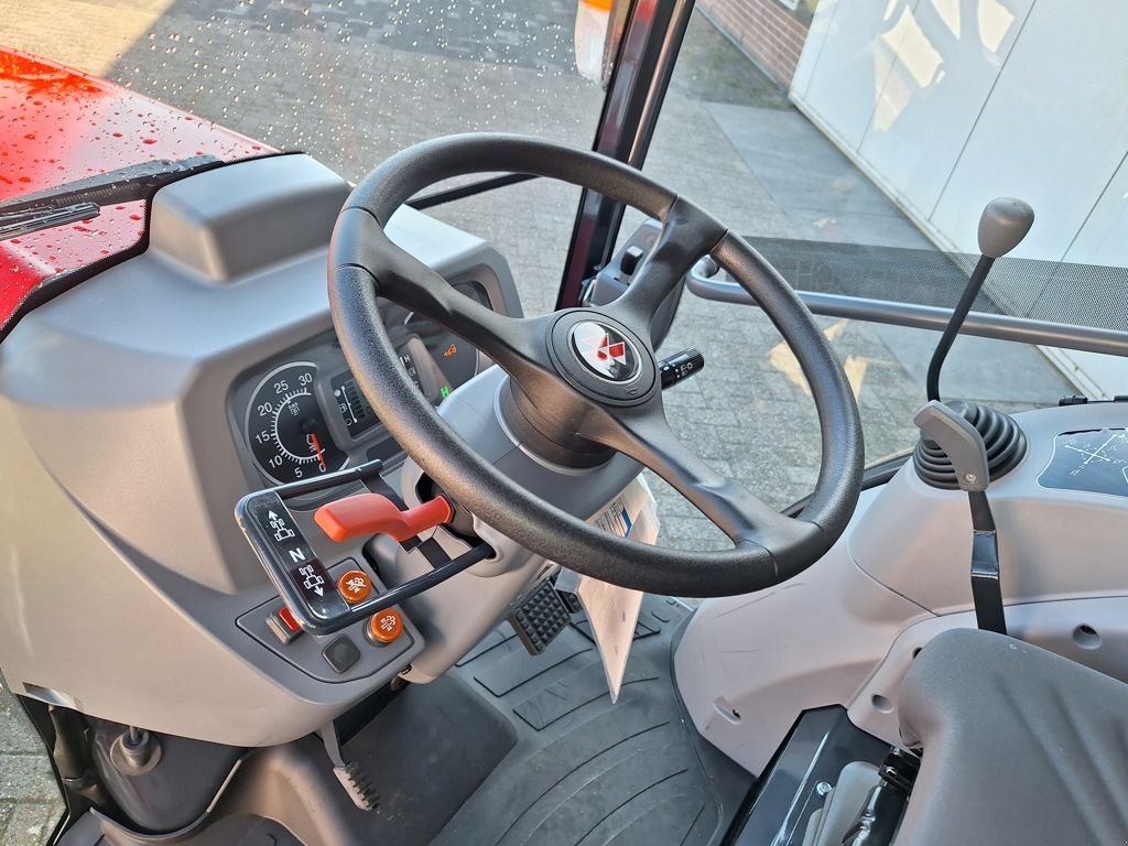 Traktor des Typs Massey Ferguson E1700 HC, Neumaschine in MARIENHEEM (Bild 11)