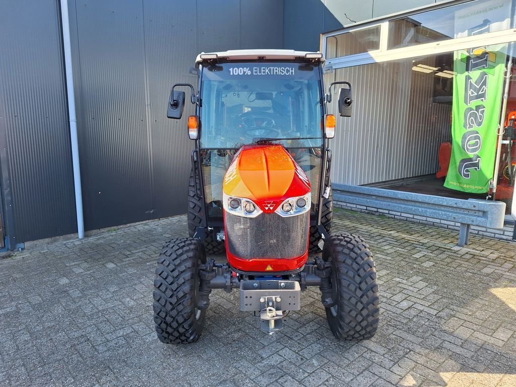 Traktor des Typs Massey Ferguson E1700 HC, Neumaschine in MARIENHEEM (Bild 2)