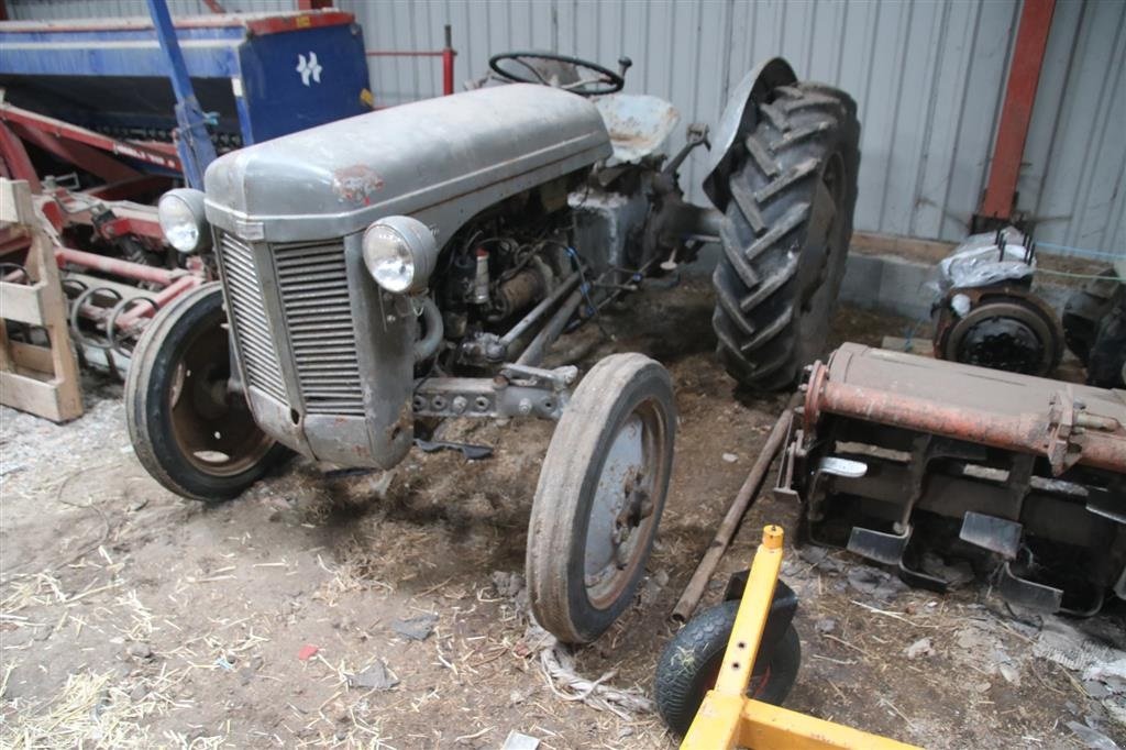 Traktor of the type Massey Ferguson Grå, Gebrauchtmaschine in Høng (Picture 1)