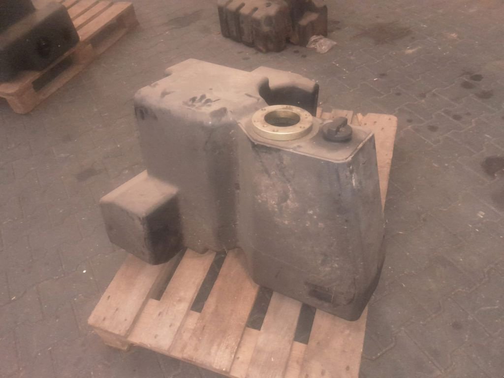 Traktor des Typs Massey Ferguson HYDRAULIEKTANK 7400-SERIE, Gebrauchtmaschine in MARIENHEEM (Bild 4)