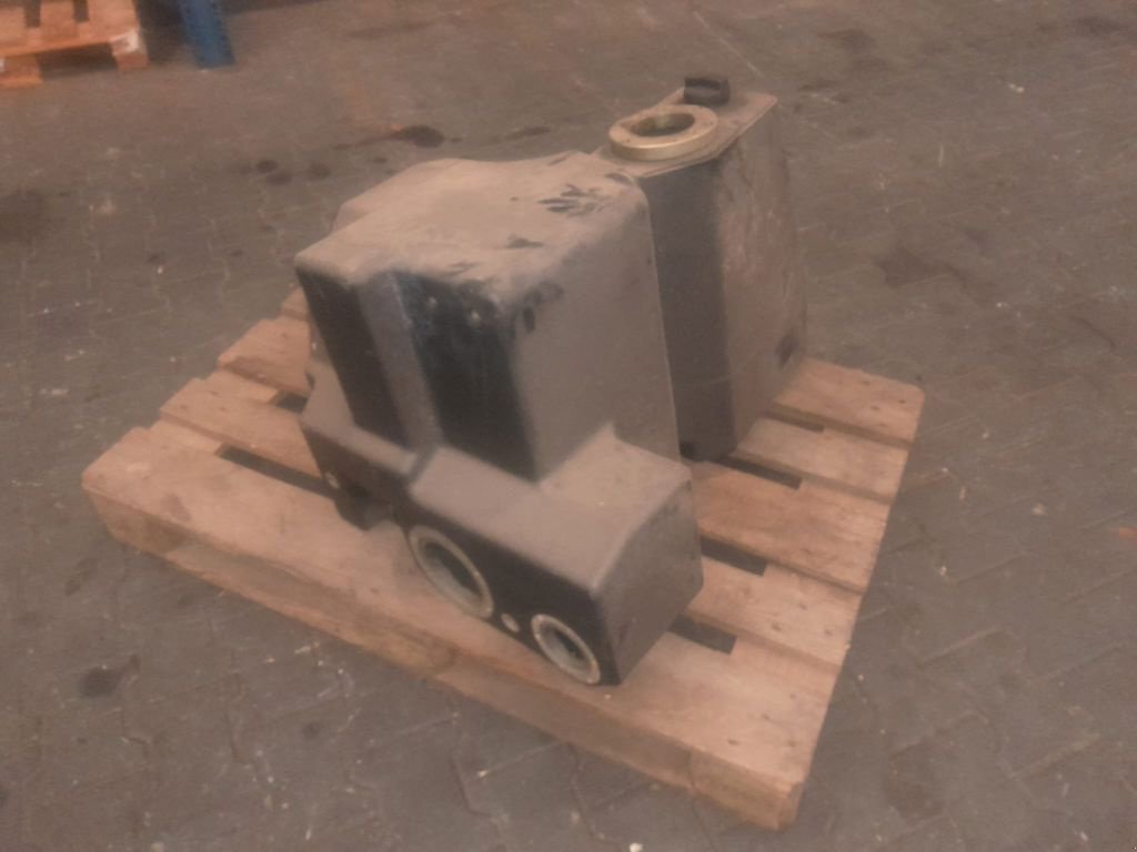 Traktor des Typs Massey Ferguson HYDRAULIEKTANK 7400-SERIE, Gebrauchtmaschine in MARIENHEEM (Bild 2)