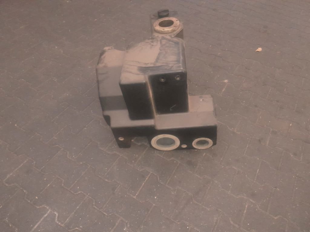 Traktor des Typs Massey Ferguson HYDRAULIEKTANK 7400-SERIE, Gebrauchtmaschine in MARIENHEEM (Bild 4)